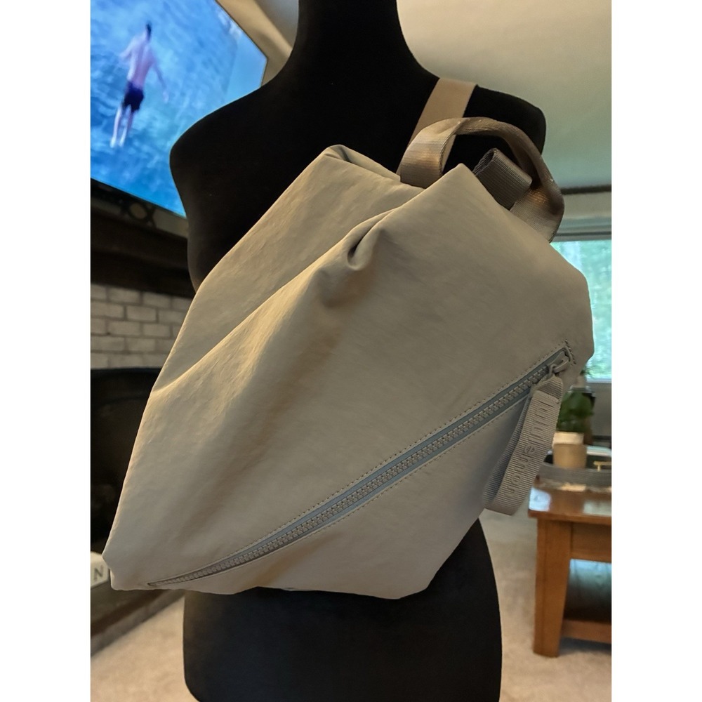Lululemon 9L Fast Track Bag 2.0 Khaki, Sling Backpack